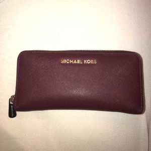 BURGENDY MICHAEL KORS WALLET!